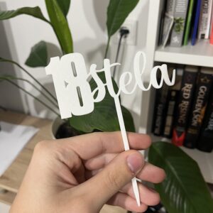 Personalizirani toper s imenom i brojem za tortu